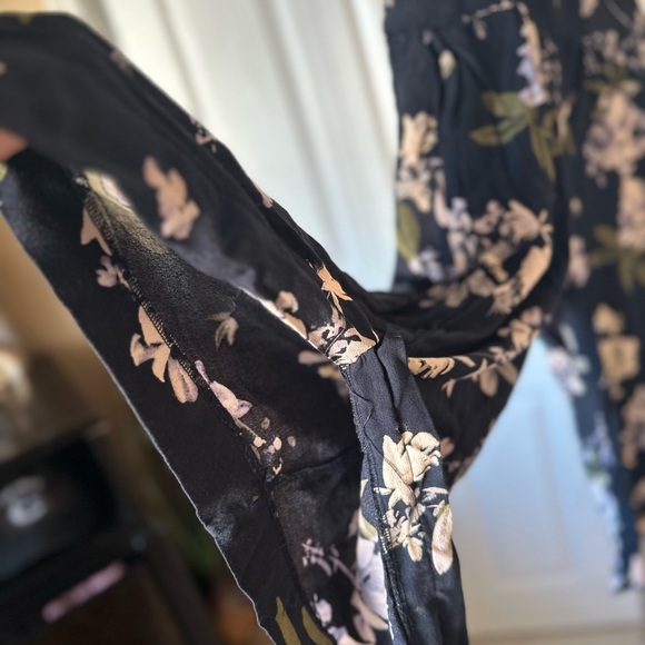 Le chateau elastic waistband cropped wide legged floral pants - Picture 5 of 5